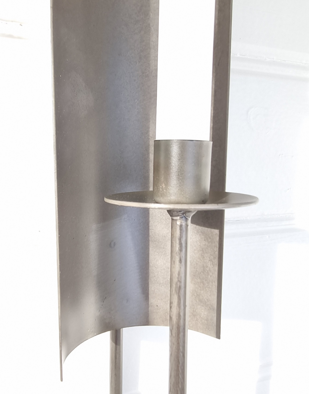 svart-vaggljusstake-i-metall-2
