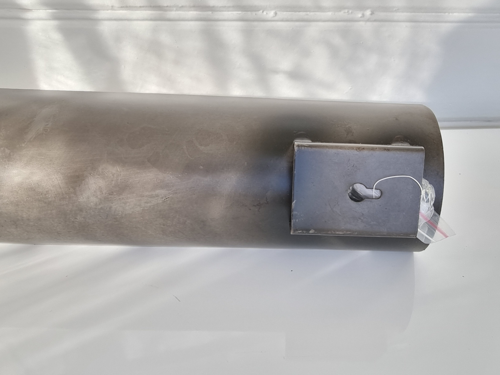 svart-vaggljusstake-i-metall-3